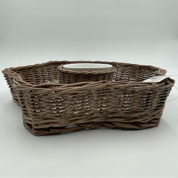 NWT Rattan Star-Shaped Chip and Dip Platter - Picture 12 of 14